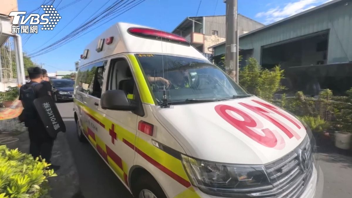 張姓男子因工作問題，持刀闖入前雇主住家行兇，造成陳姓烤漆廠老闆頸部重傷。(圖／TVBS)