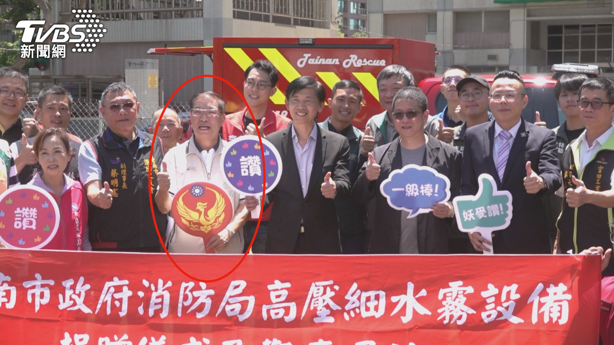 台南市前消防局長李明峯涉貪！廉政署24號一早到台南市消防局搜索，查了8處，共帶回4名涉嫌人。（圖／TVBS）
