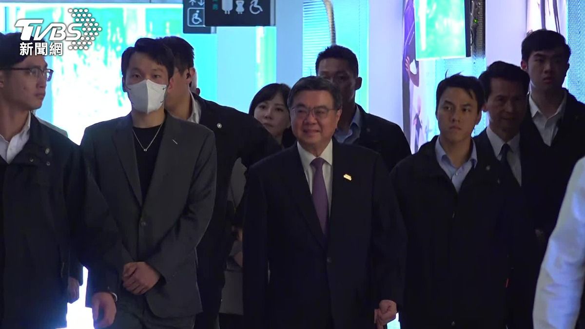 運動部長李洋、行政院長卓榮泰一起出席頒獎典禮。(圖/TVBS)
