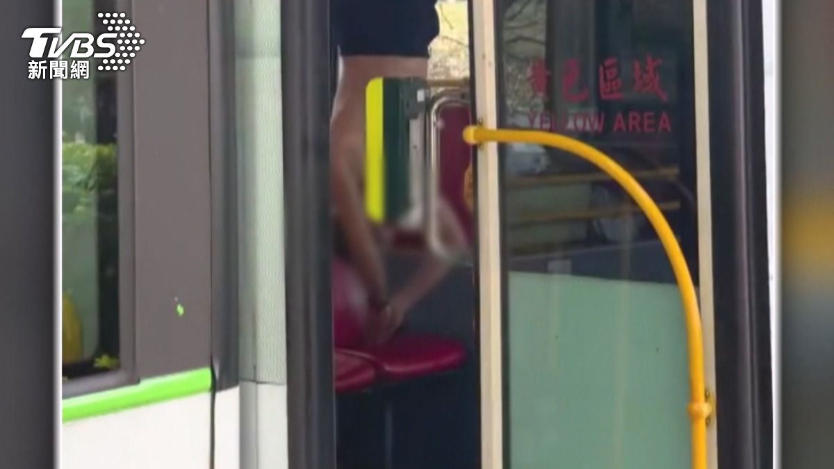 倒掛仰臥起坐！58歲公車司機「腰力超驚人」　狀態好破百下。(圖／民眾提供)