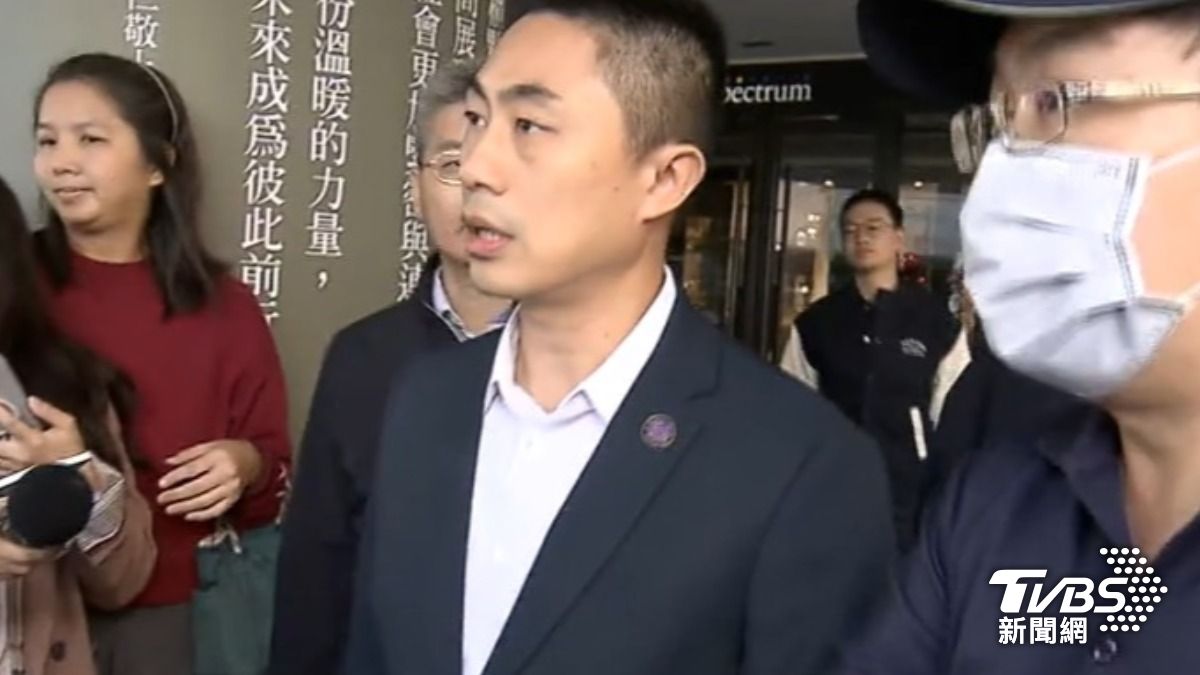 北檢主任檢察官曾揚嶺帶隊,實際到中山地下街,還原張文逃亡路線。(圖/TVBS)