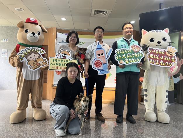 動保處呼籲家中犬貓應定期施打狂犬病疫苗。(圖/台南市動保處提供)