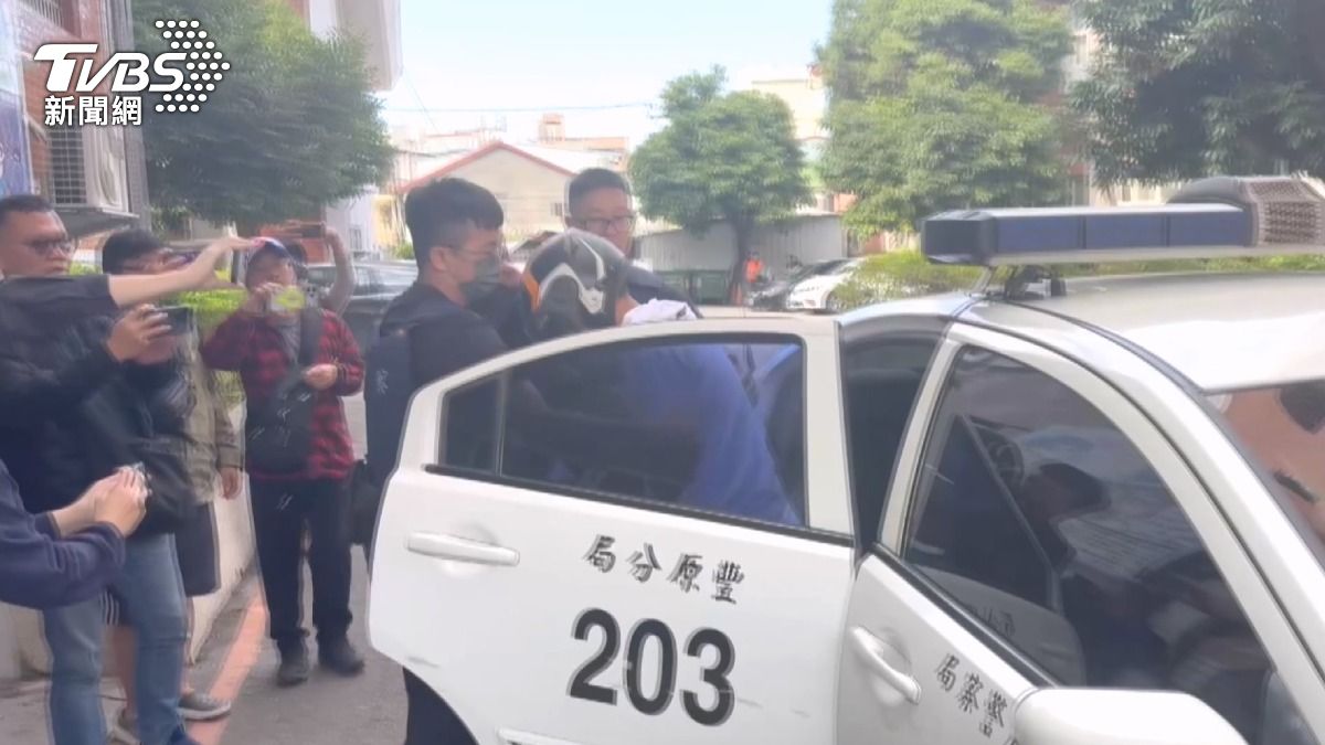 被逮捕後的張姓男子被帶回偵查隊時沒有發一語。(圖/TVBS)