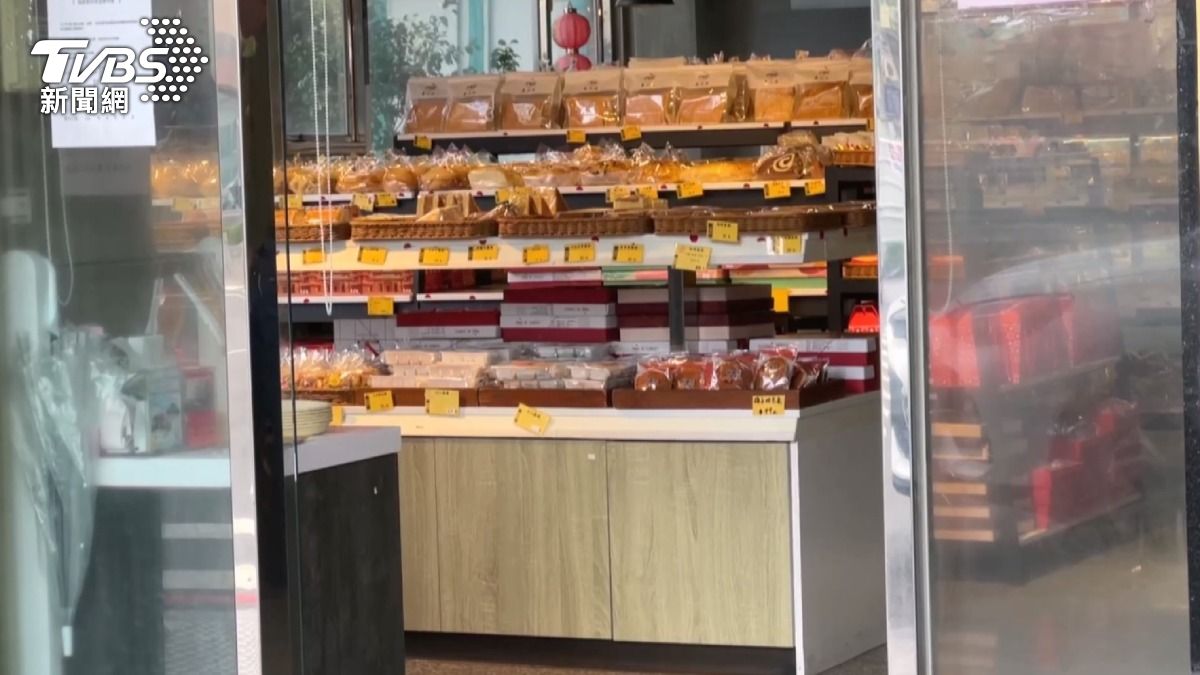 店家一開始反駁說那只是果蠅,這是很正常的現象。(圖/TVBS)