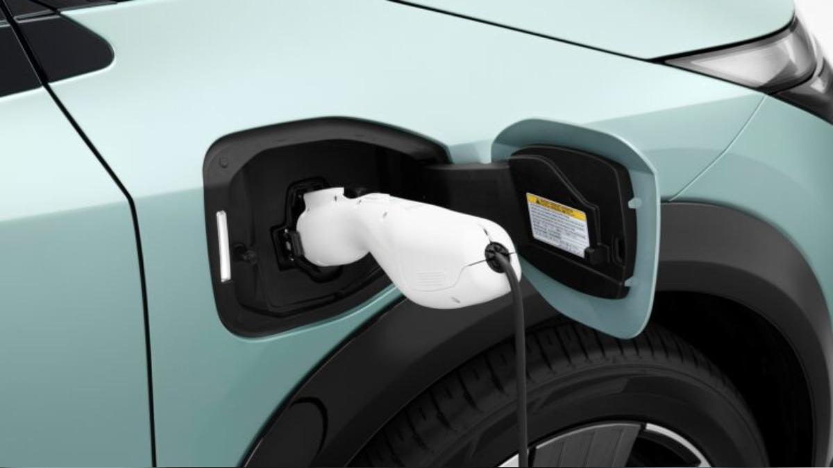新增的V2L外部供電功能需搭配轉接器。(圖/Nissan提供)