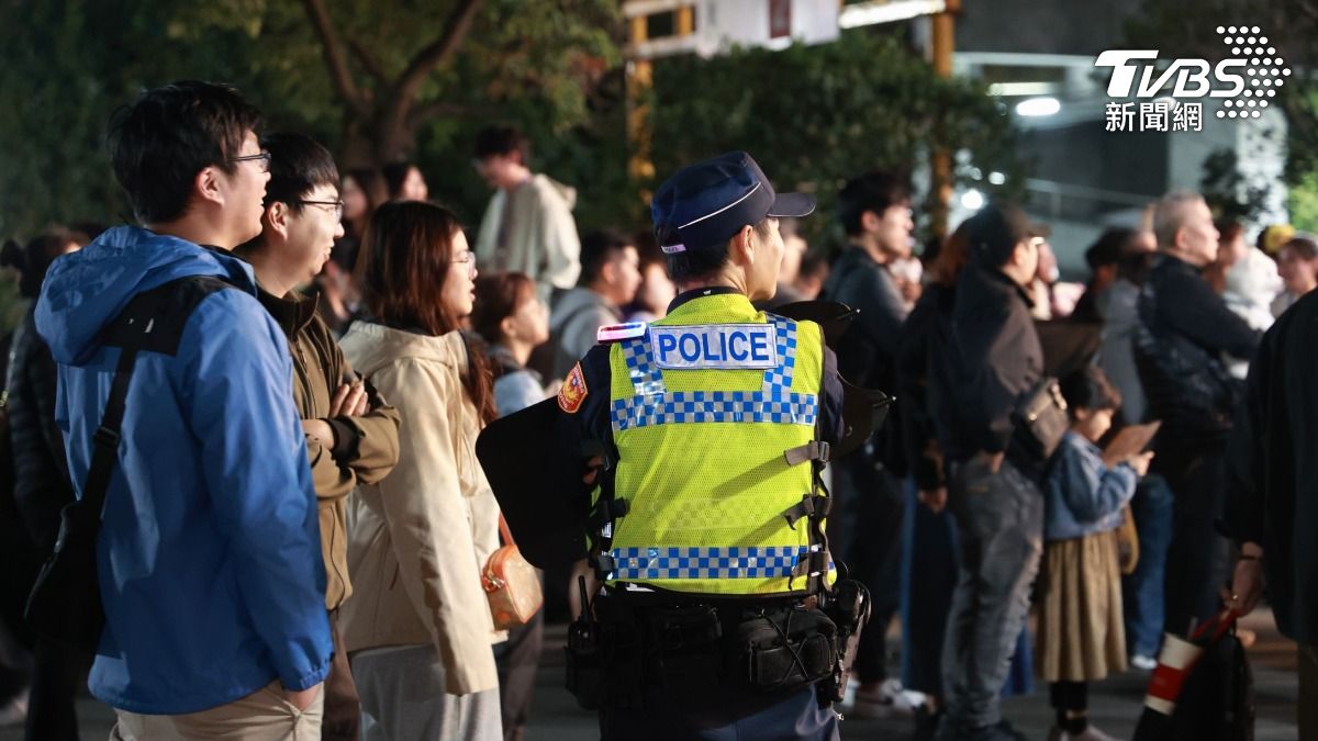 「HOHOHO!唱響平安夜」公益演唱會舉辦期間,警方持續巡邏加強維安。(圖/趙世平攝)