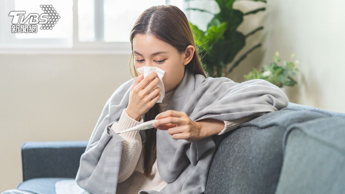 喉嚨痛到吞不下?醫推「感冒4類食物」好得快:1飲品止咳又舒喉