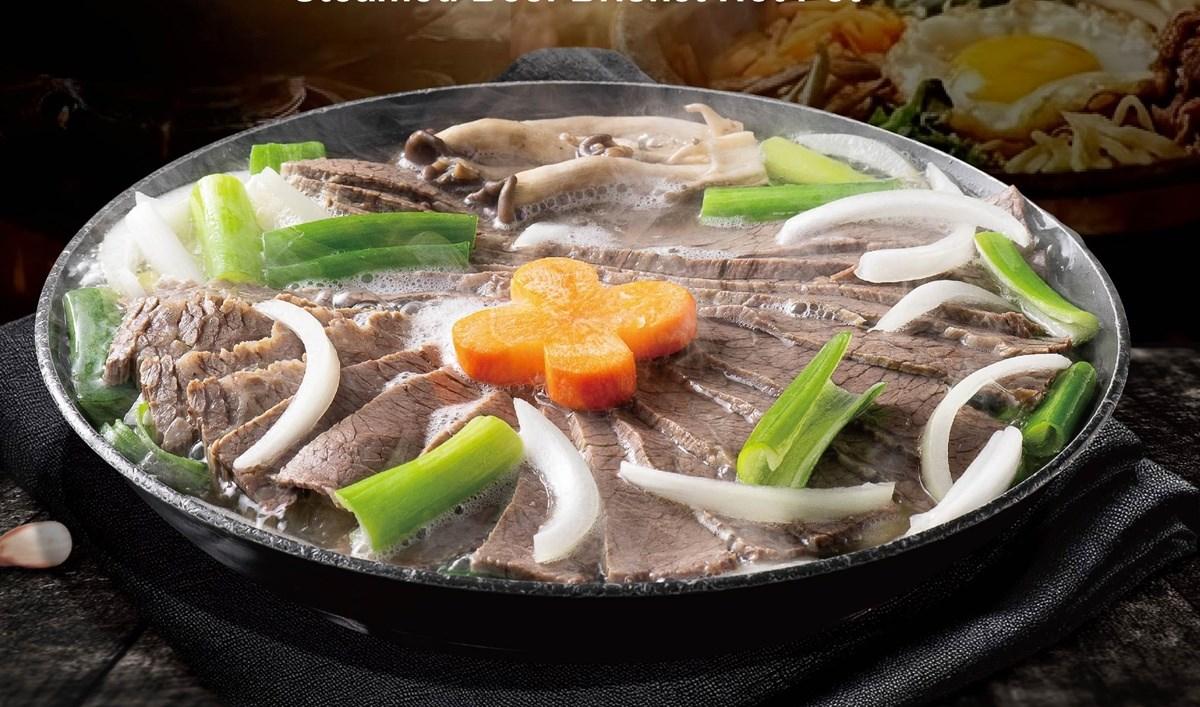 由韓國總店歐爸親自來台指導，全程嚴格把關。（圖／築間餐飲集團提供）