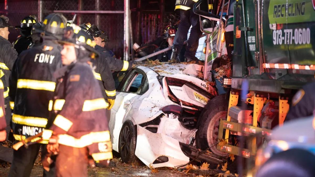 紐約垃圾車高速行駛釀12車連環車禍 撞倒鷹架砸死75歲老婦