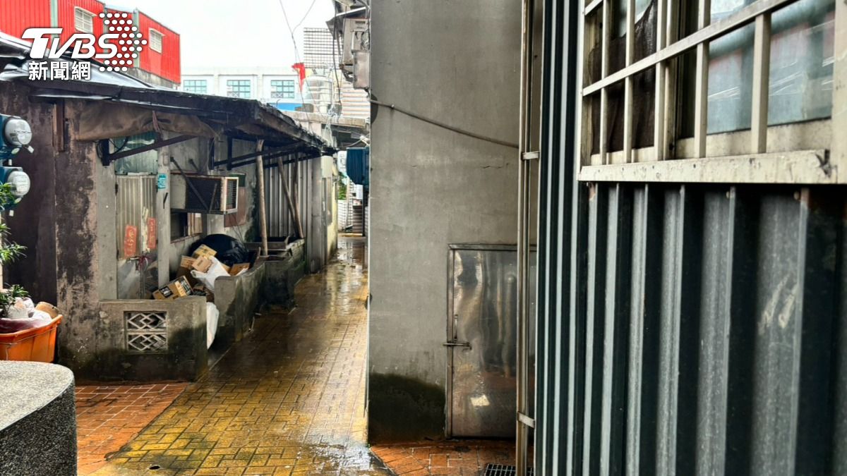 瑞芳男遭持刀器刺胸命危。(圖/TVBS)