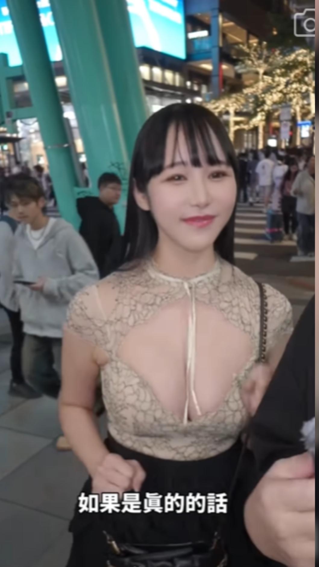 女學生抖動上圍證明沒隆乳。(圖/翻攝自blackmancupid IG)