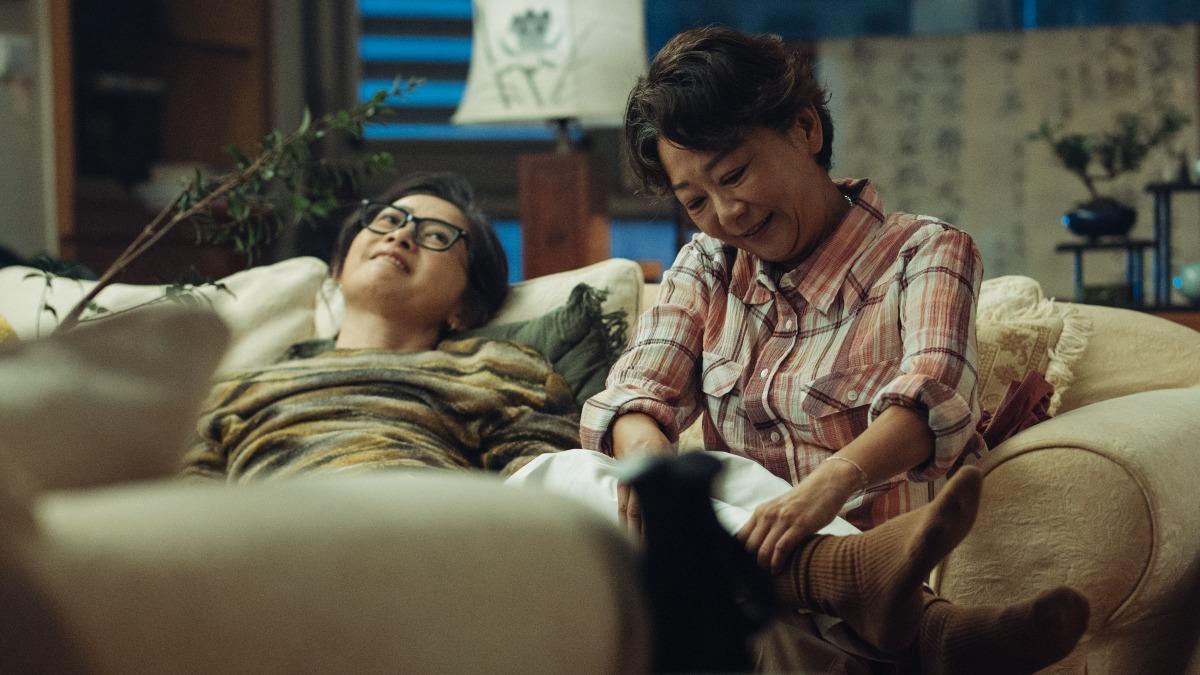 劉瑞琪(左)與曹蘭(右)共譜今年最美百合戀。(圖/六魚文創提供)