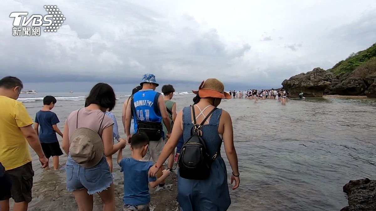 兒童曬傷恐留「一輩子後遺症」!皮膚科醫師:DNA損傷不可逆 罹癌風險高!