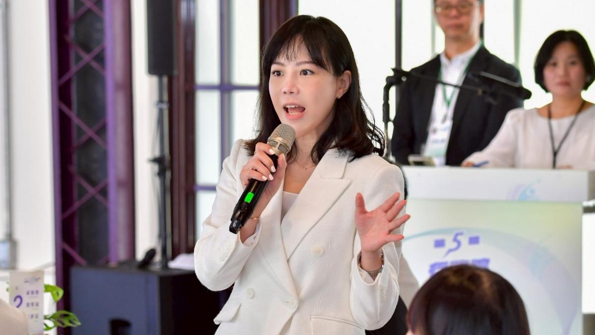 藍白推18歲領33萬救生育 政院喊總預算未審「補助恐掰了」