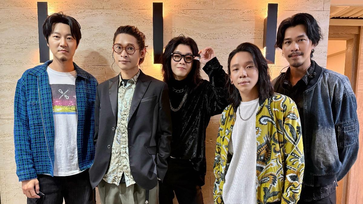 麋先生昨平安夜接力登場送暖。(圖/相信音樂提供)