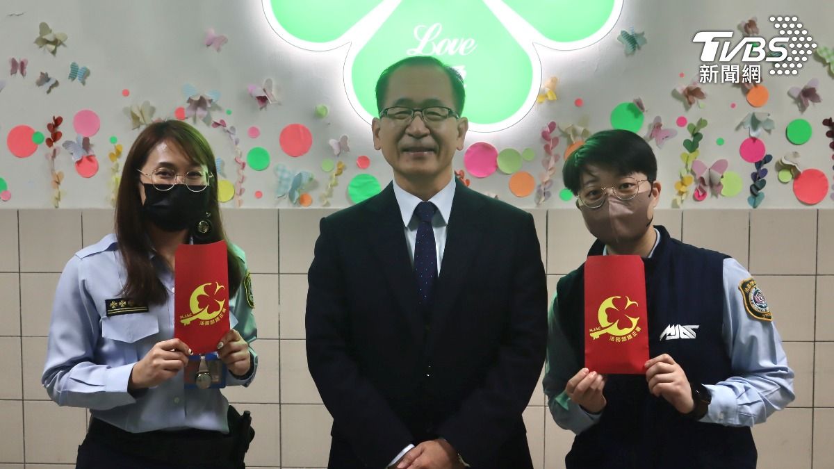 矯正署長林憲銘24日平安夜前往台北看守所、台北女子看守所慰勉執勤同仁 。（圖／法務部矯正署提供）