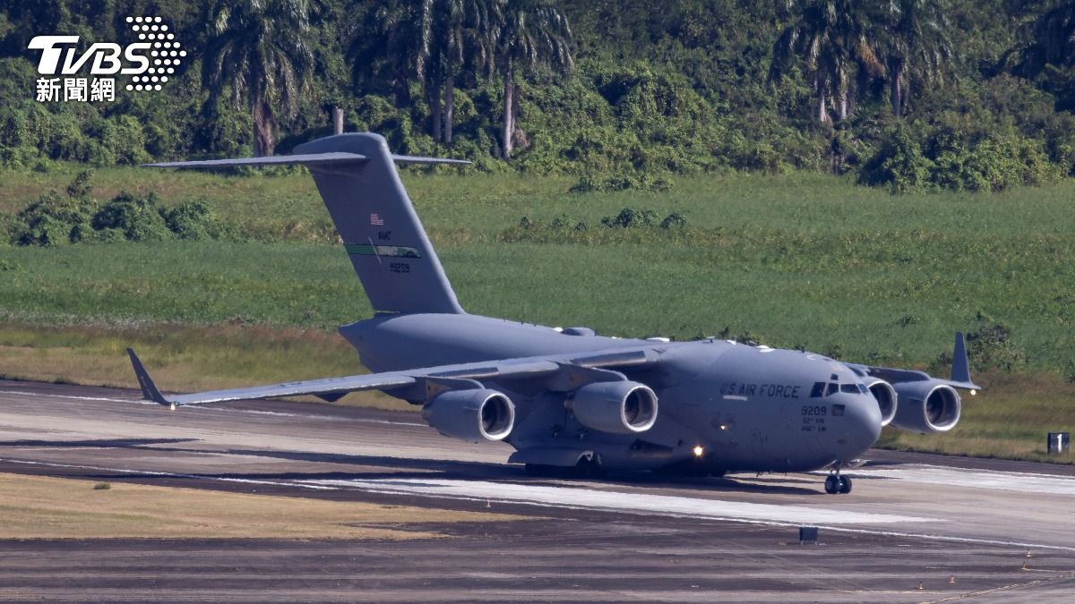 美國增派大量特種部隊前往加勒比海,其中包括這架C-17「環球霸王III型」運輸機。(圖/達志影像路透社)