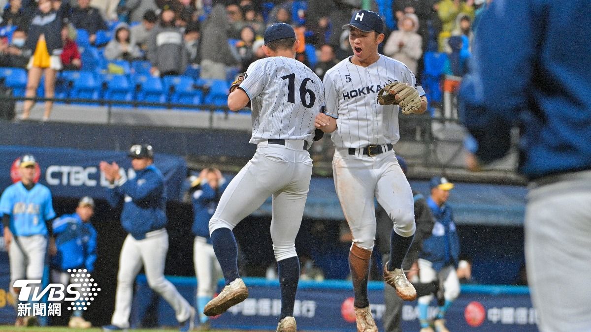 中信盃在大陸冷氣團中登場,羅東高工遭日本北海道高校聯隊5比0完封。(圖/胡瑞麒攝)