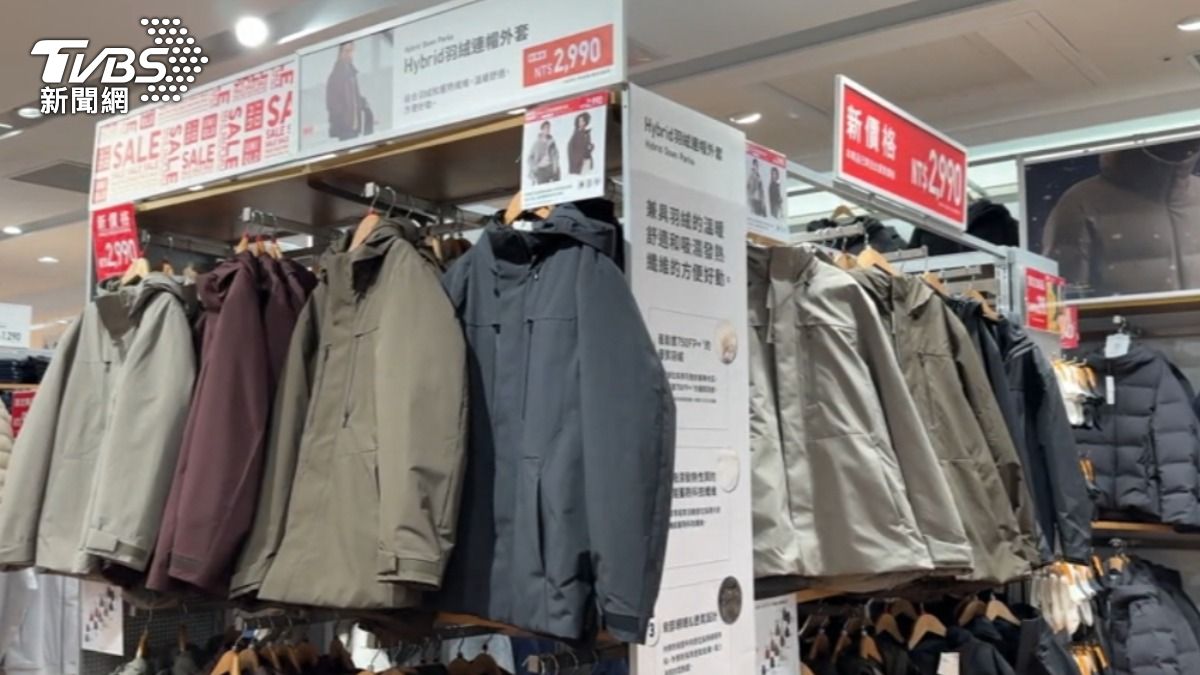 日本服飾品牌男女版外套都有折扣。(圖/TVBS)