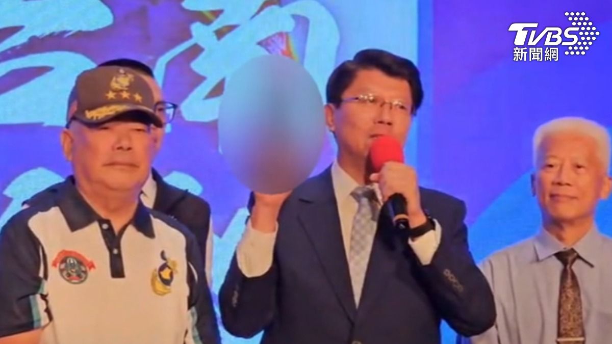 謝龍介拿手槍造勢惹議 綠委酸:威脅人民不投藍就吃子彈嗎