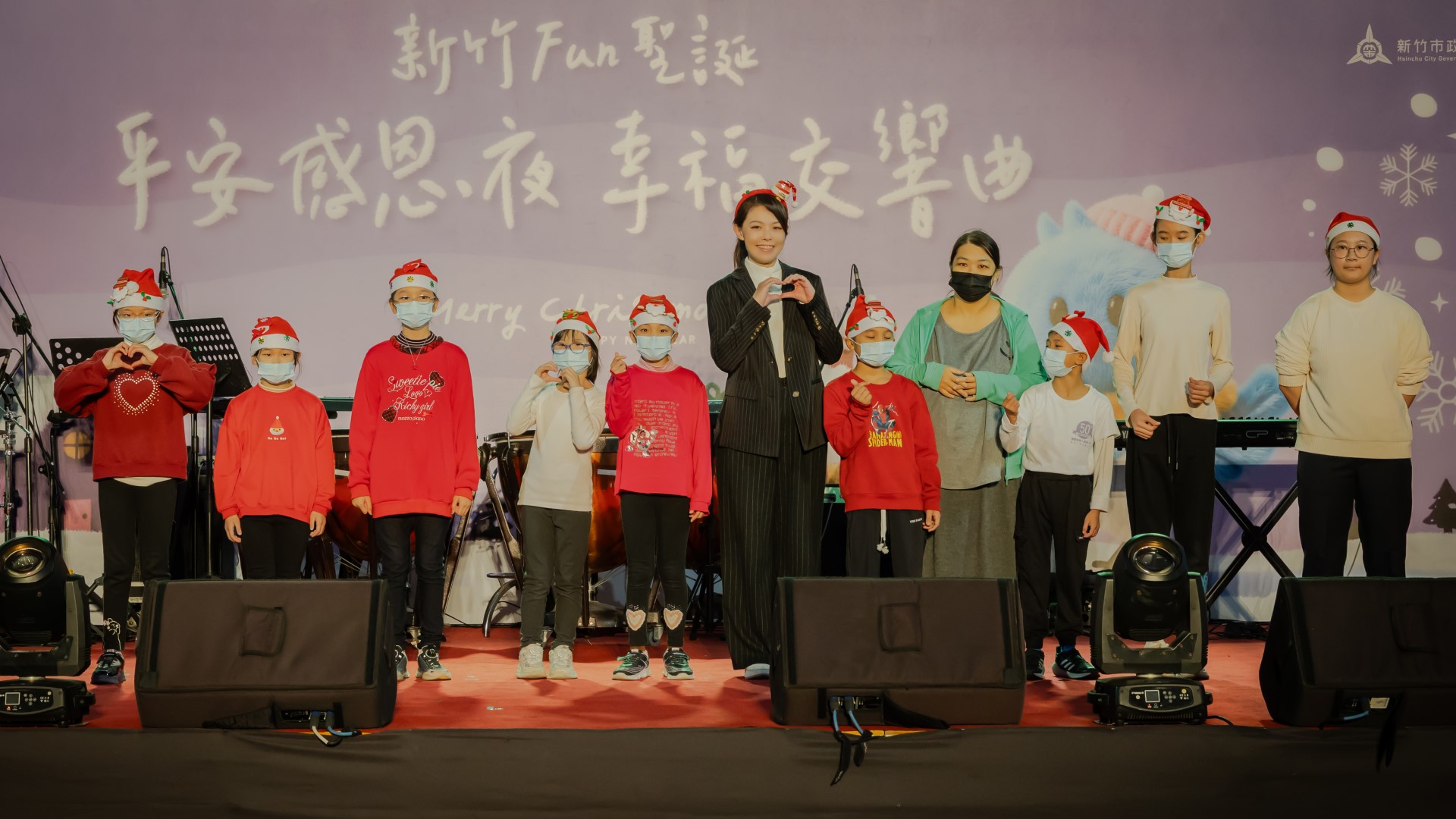 ▲市長高虹安與今日開場表演團隊仁愛兒童之家小朋友合影。(圖片來源:新竹市政府)