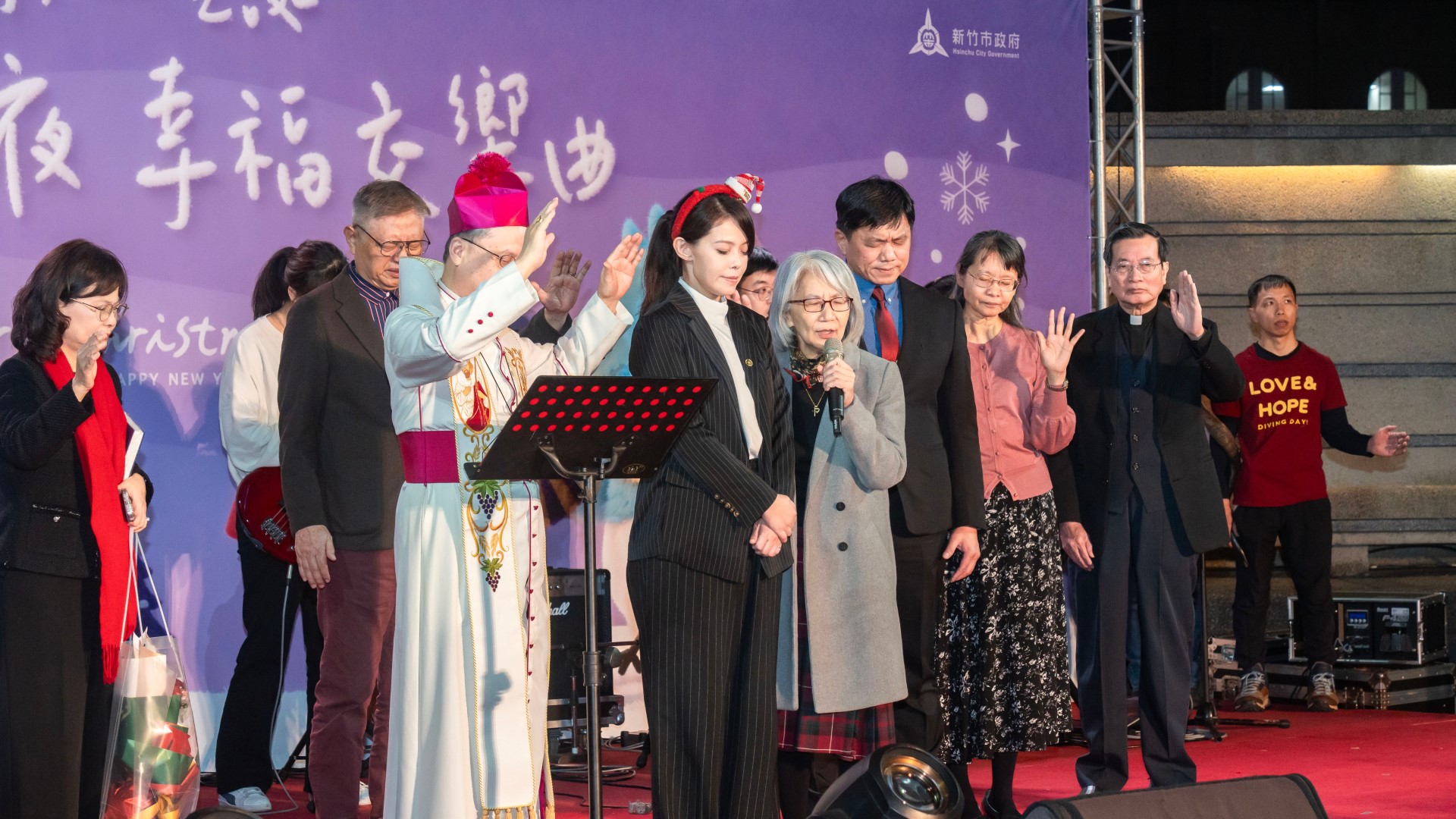 ▲新竹市基督教聯合關懷協會及天主教新竹教區共同為市民祀福。(圖片來源:新竹市政府)