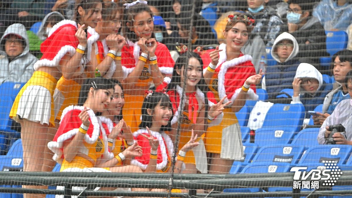 中信盃／甲子園對決黑豹旗！職業啦啦隊應援惹議　網：焦點還給學生