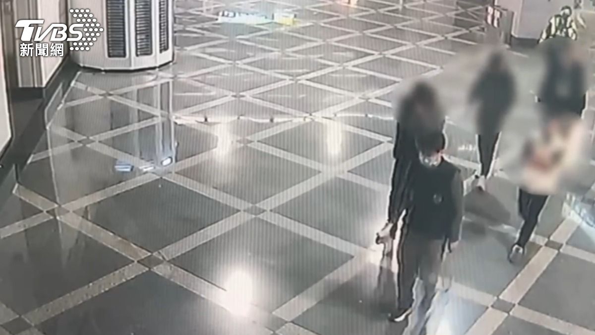 動手三名犯嫌被警方逮捕歸案。(圖/TVBS)