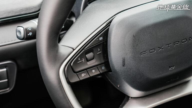 Bria多功能方向盤升級滾輪與Drive Mode駕駛模式快捷鍵。(圖/地球黃金線)