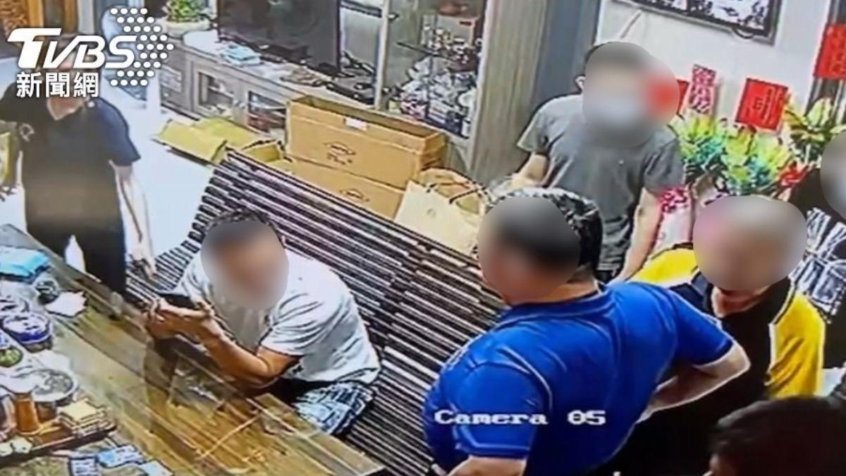 服務處淪私刑場！前屏東議員捲詐團「黑吃黑」落跑　涉案11人判刑