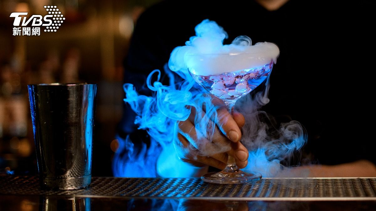 聖誕派對嗨過頭!38歲俄男豪飲「液態氮雞尾酒」 胃破裂命危