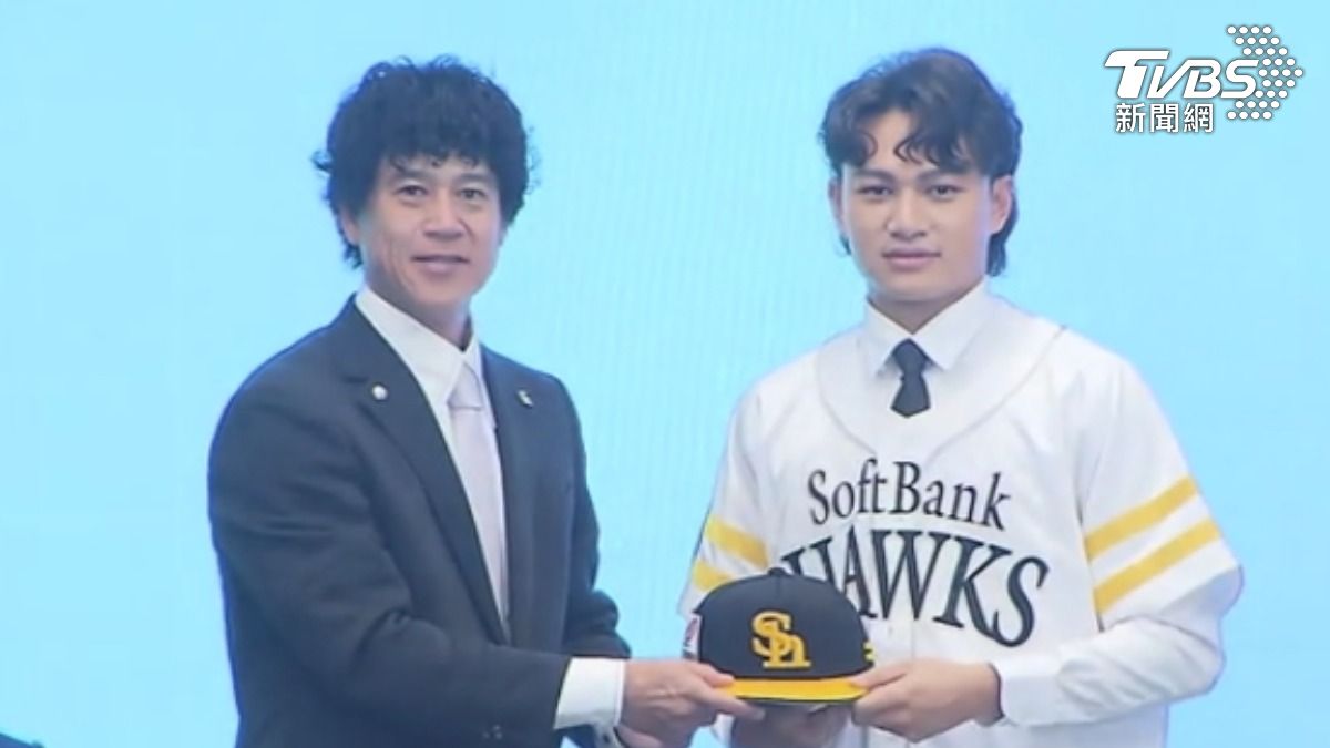 徐若熙正式加盟軟銀鷹　（圖／ＴＶＢＳ）