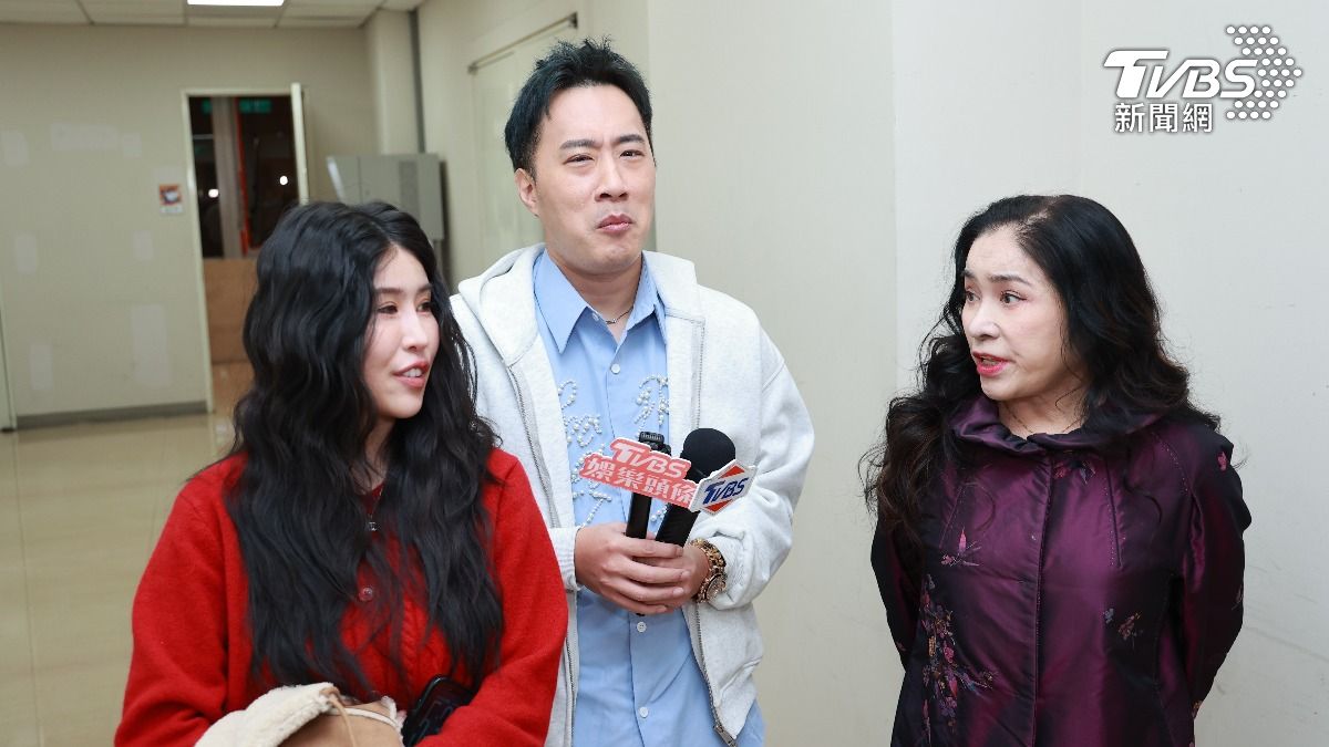 余祥銓認為吵架不用搬上檯面,卻被媽媽李亞萍反駁。(圖/黃誠碩攝)