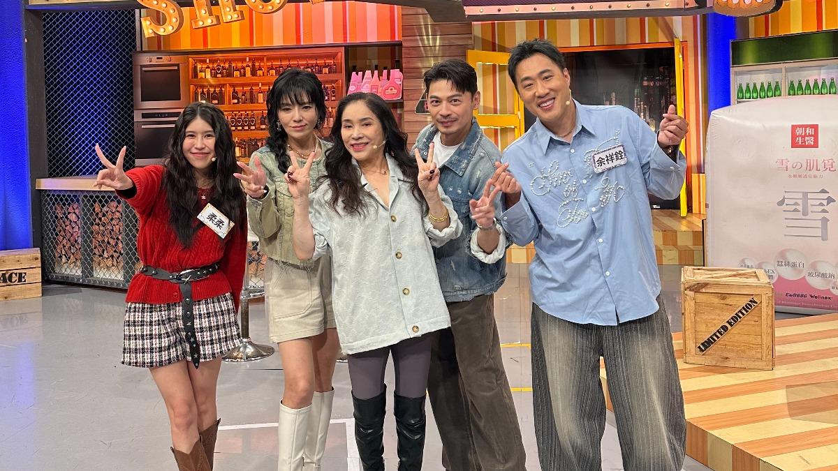 柔柔(左起)、唐綺陽、李亞萍、阿Ken和余祥銓錄影前合照。(圖/TVBS)