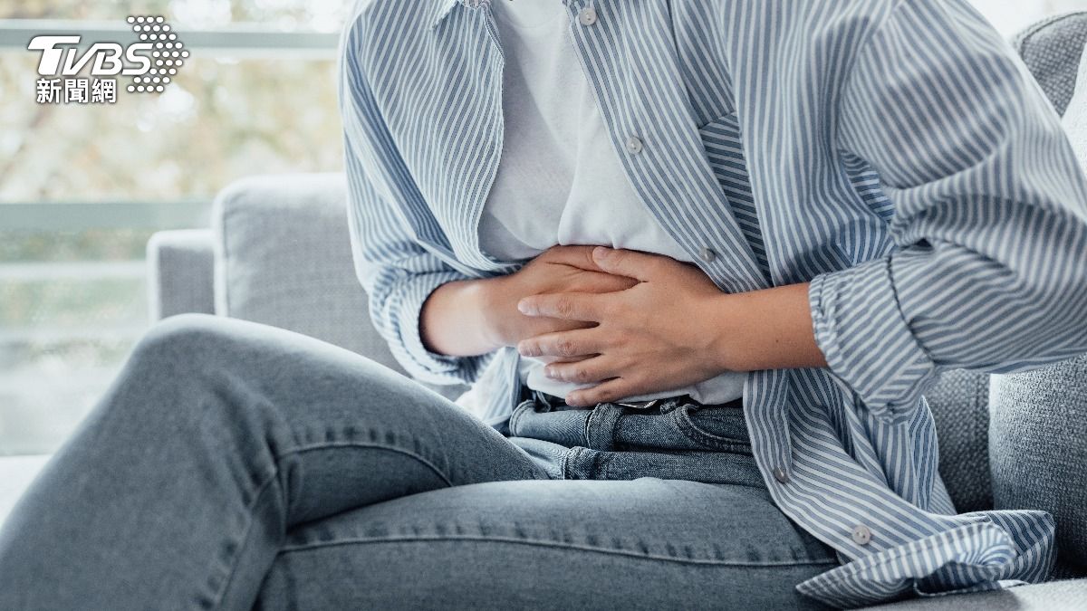 食用堅果、種子、硬殼食物時，若沒有充分咀嚼就吞下，就可能引發穿孔。（示意圖／shutterstock達志影像）