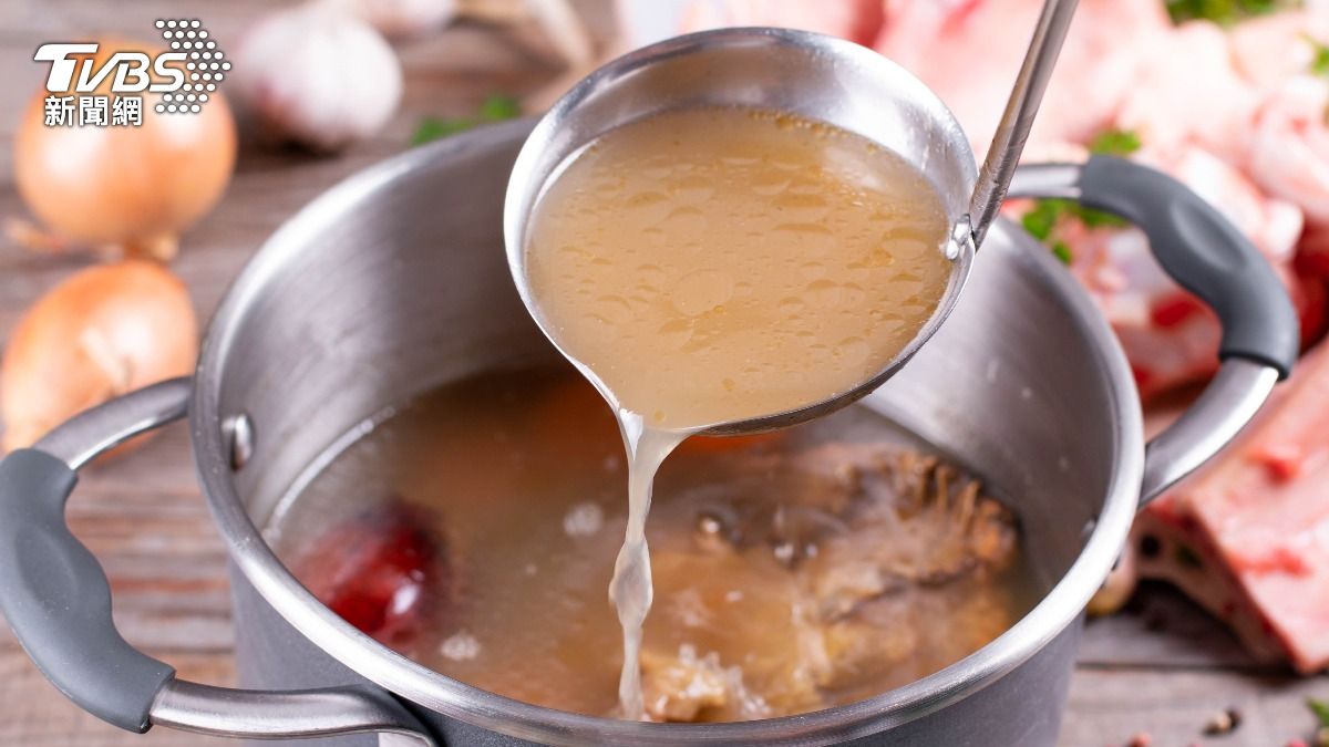 喝大骨湯能補鈣?專家揭「3大迷思」一次看:豆漿難取代牛奶