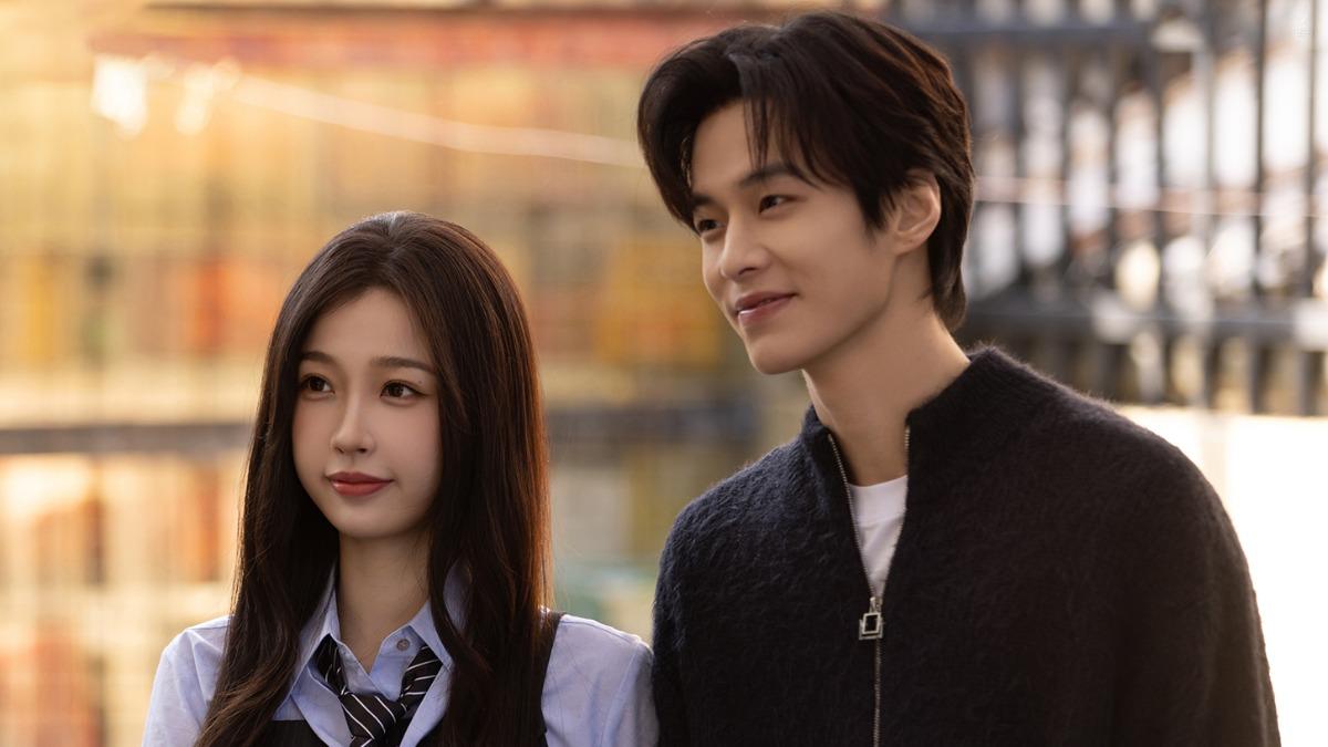 虞書欣（左）、何與CP感十足。（圖／Disney+提供）