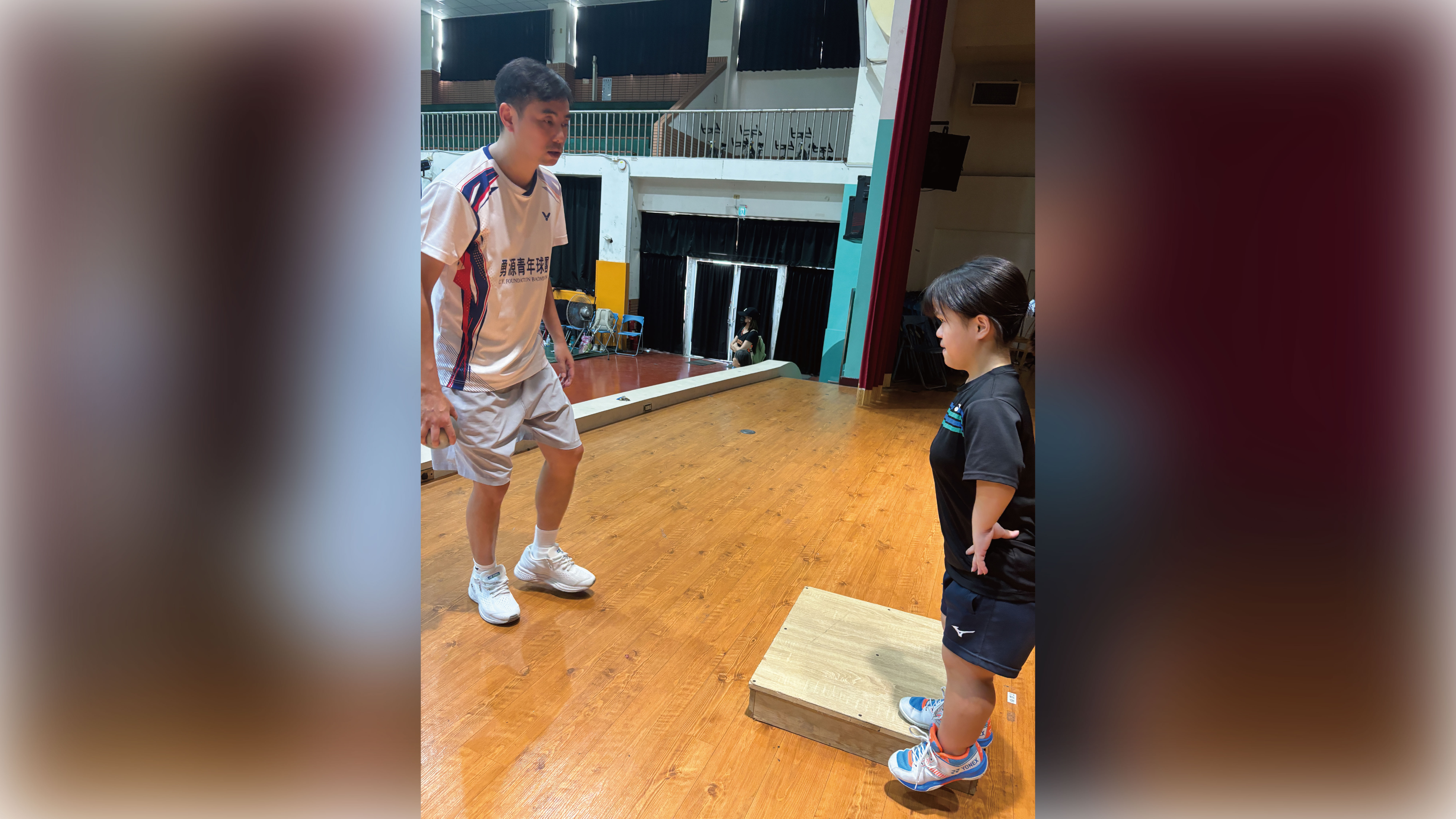 鄭竣逸依據帕拉羽球選手肌力身高與技術特性量身調整課表協助選手精準提升表現