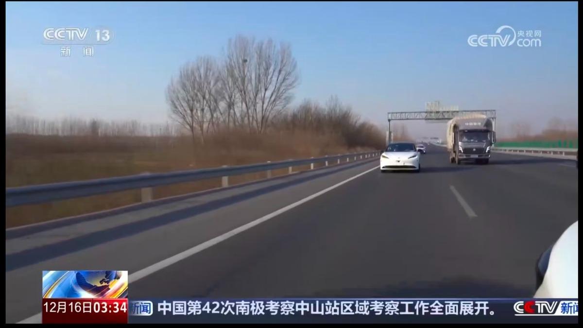 自駕車牌:京AA0001Z、京AA0733Z、京AA0880Z。(圖/央視)