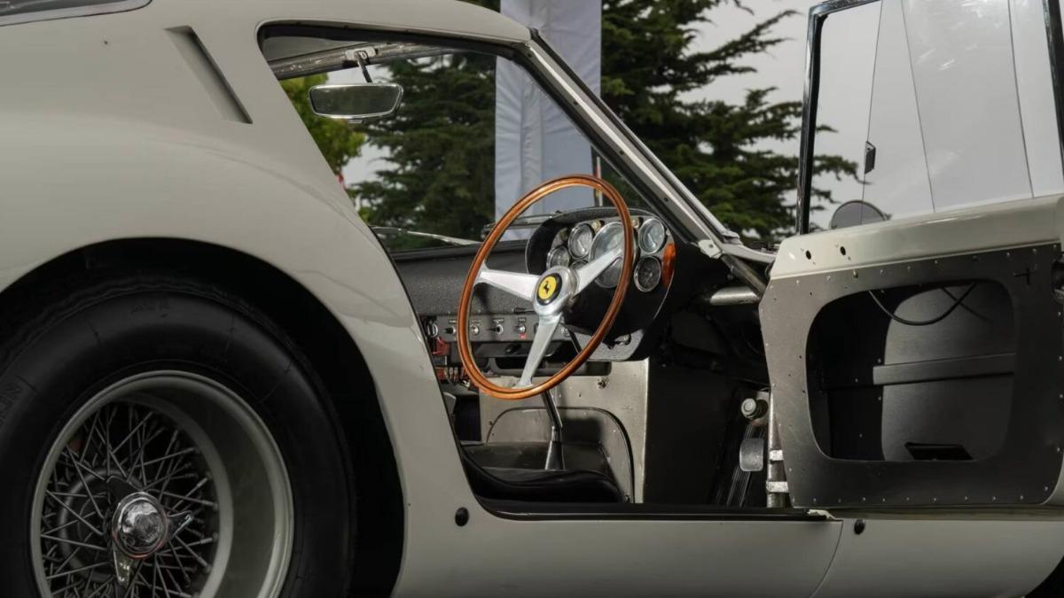 這輛底盤編號3729GT,採用Ferrari罕見的「Special White」塗裝。(圖/Mecum Auctions提供)