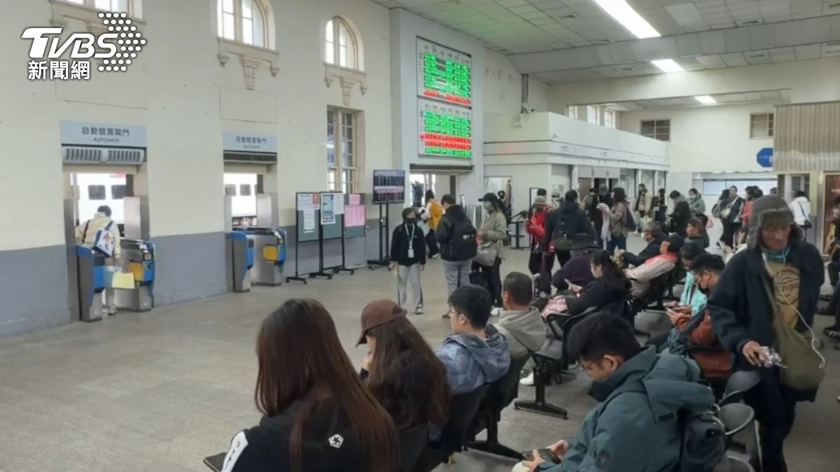 乘客注意!台鐵新竹段電車線異常 南北列車延誤