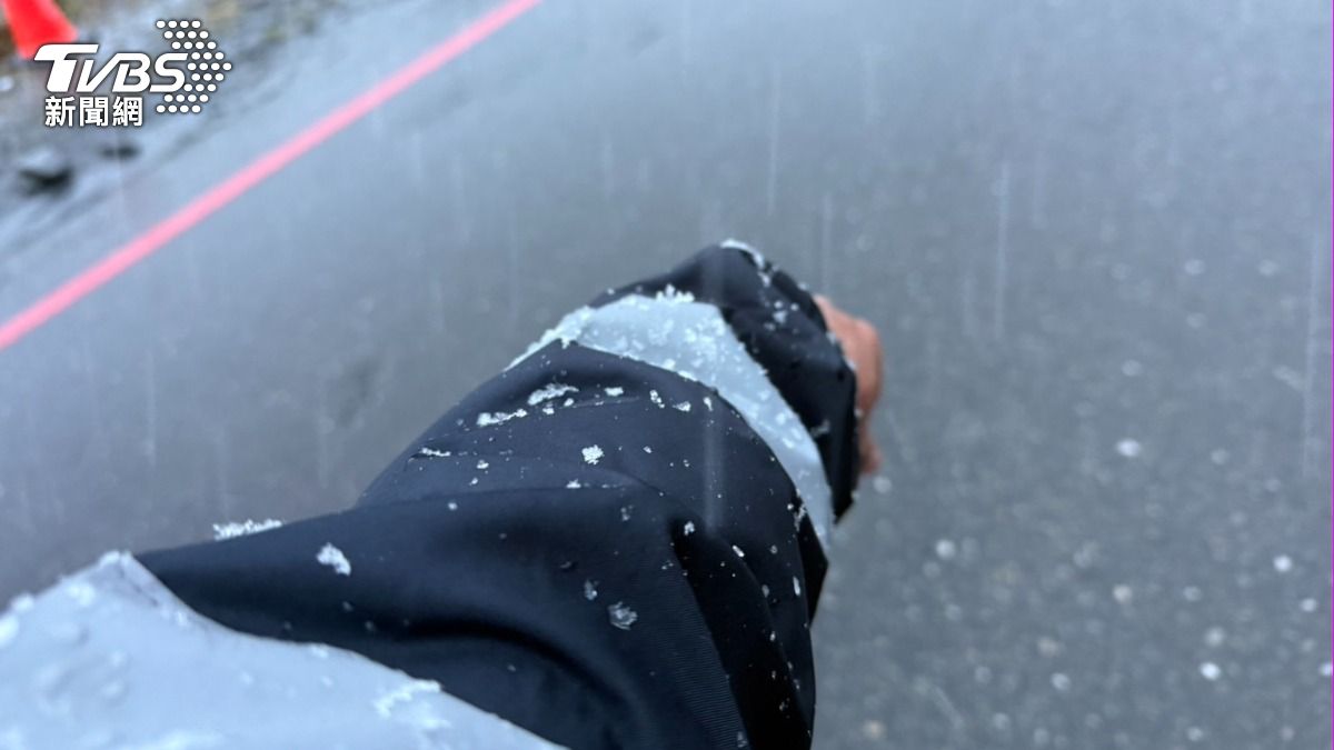 合歡山從昨日開始下雪。(圖/TVBS)