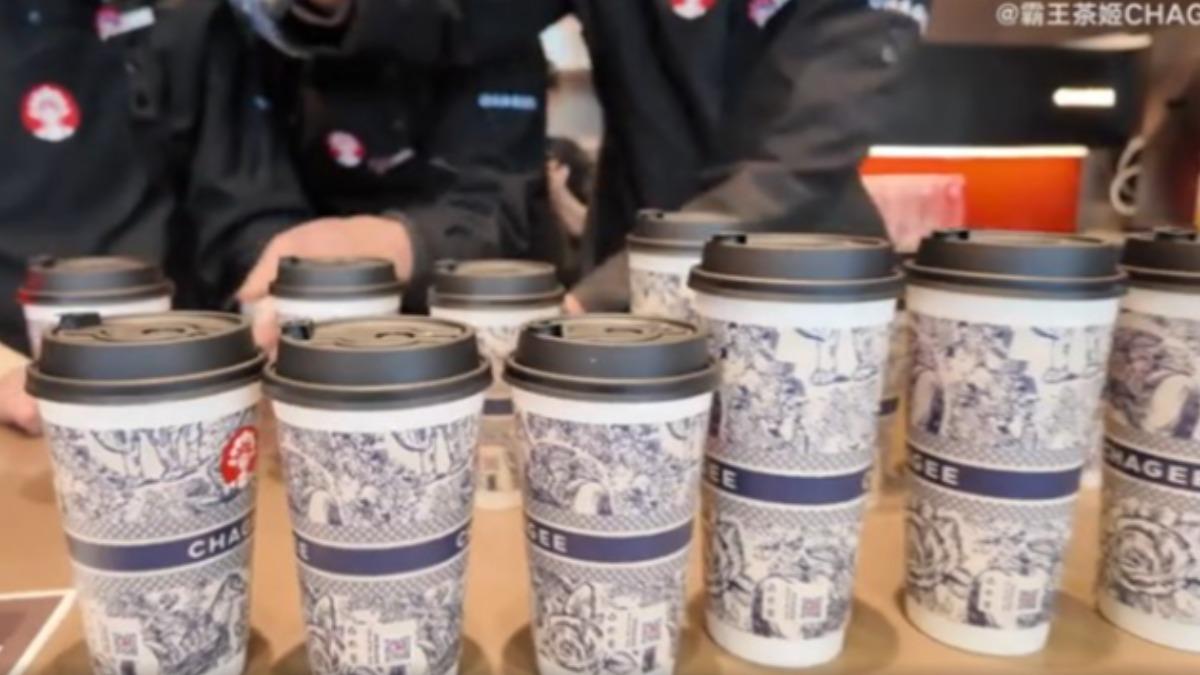 大陸知名手搖飲霸王茶姬捲入咖啡因爭議。（圖／翻攝自微博）