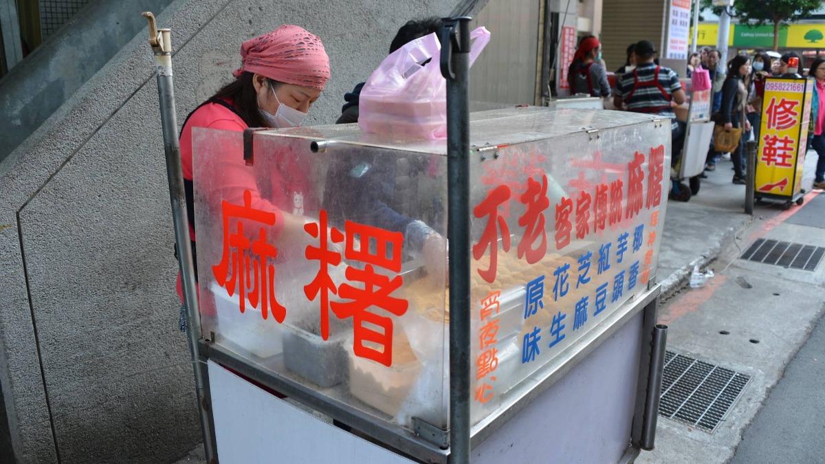 撐不住了!行天宮不老麻糬「宣布漲價」 顧客沒罵反支持:合理