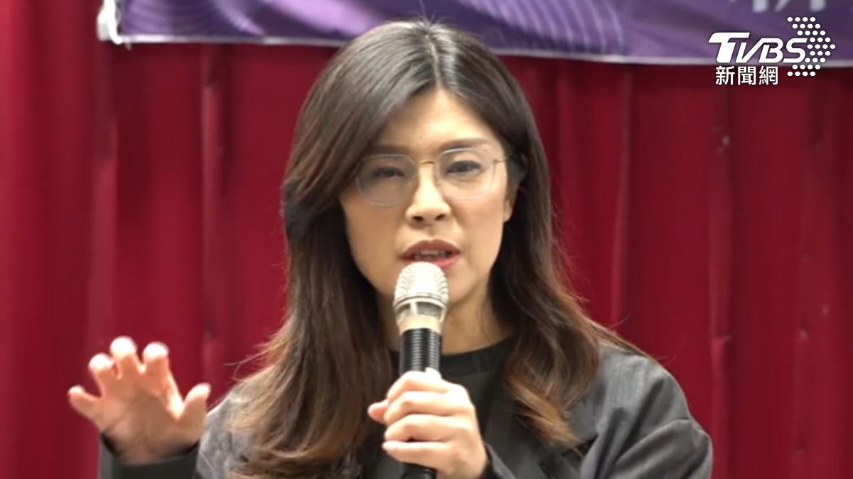 國民黨主席鄭麗文身兼革實院長，27日親自為黨員授課。（圖／TVBS）