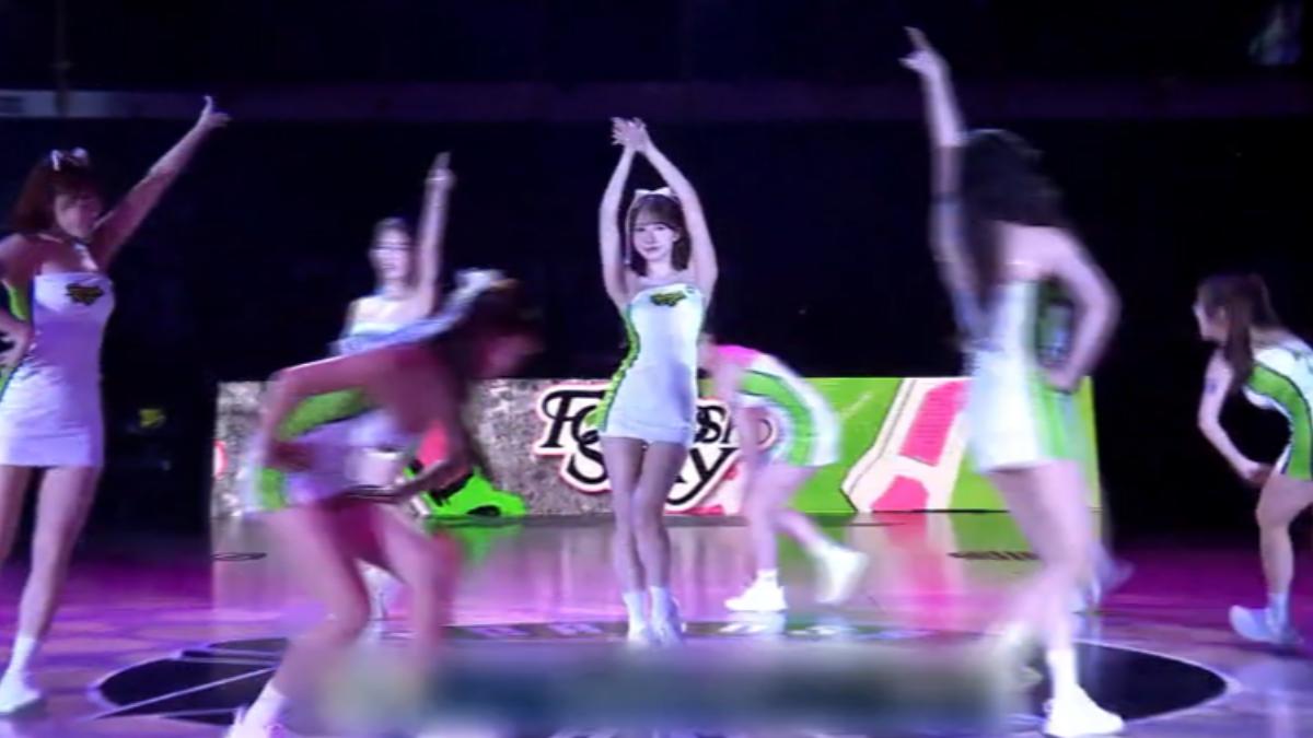 三上悠亞應援首秀。(圖/TPBL聯盟YT)
