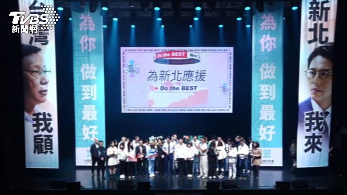 舞台對聯高掛「台灣我來」,柯文哲復出劍指總統大位?(圖/TVBS)