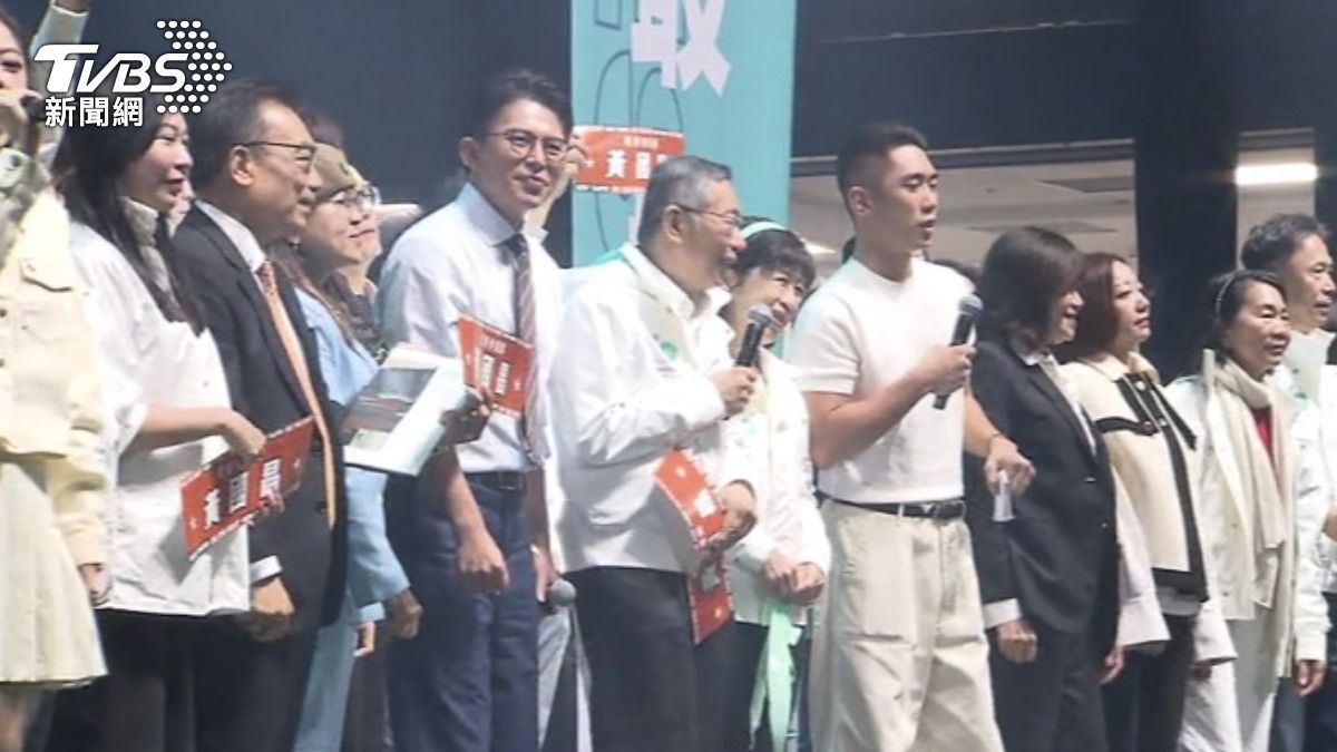 柯文哲感謝黃國昌承擔重任,直言「沒他民眾黨就完了」。(圖/TVBS)