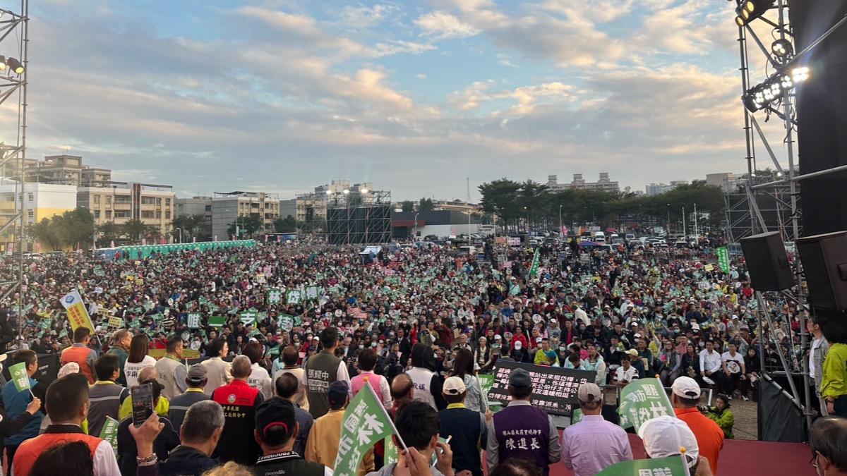 林岱樺造勢,主辦單位喊破10萬人。(圖/林岱樺辦公室提供)