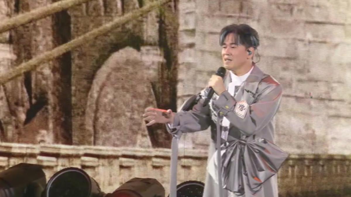 李聖傑攻蛋之旅來到第二天,獻唱多首經典歌曲。(圖/TVBS)